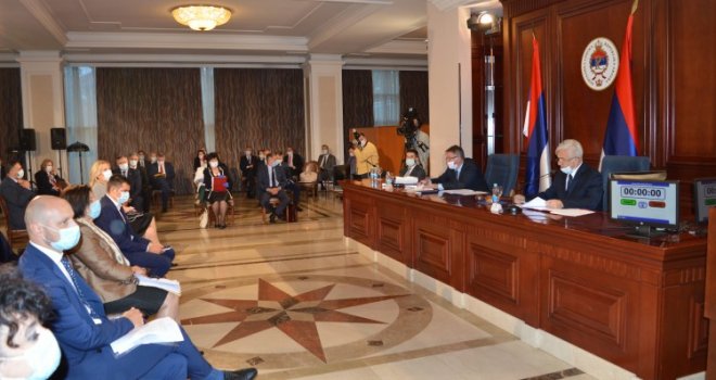 Ukinuto vanredno stanje u RS, od sutra bez policijskog sata