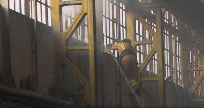 Ugašen požar u Sarajevu: Gorio krov poslovnih prostora