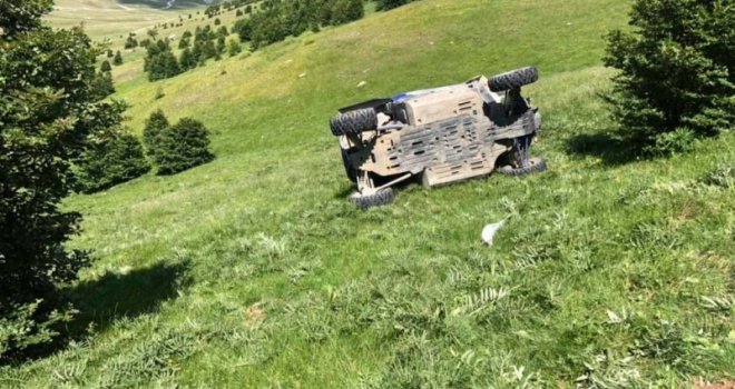 Nesreća na Bjelašnici: Djevojka poginula u prevrtanju vozila, njena sestra i dvojica mladića zbrinuti u KCUS-u 