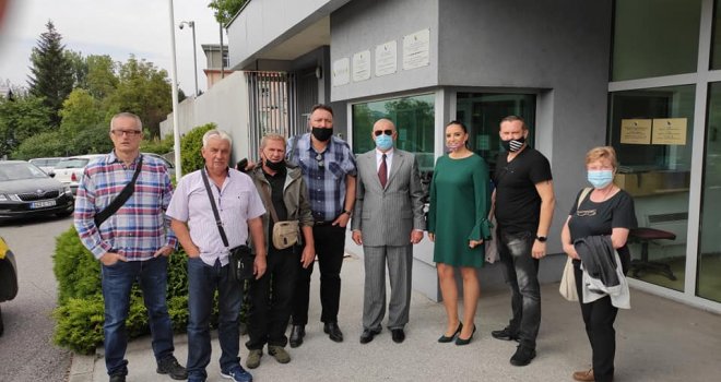  Advokati tvrde da uspješno brane Dragana Vikića, simpatizeri nezadovoljni tretmanom suđenja u medijima