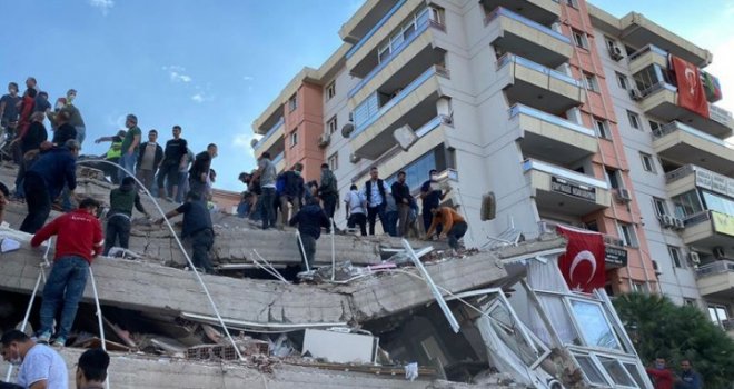U potresu u Izmiru poginulo 36 osoba, 885 povrijeđeno