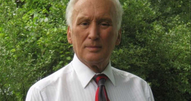 Otac Bećir mu je bio prva žrtva u Blajburgu, imao je veliki ugled u naučnim i vojnim krugovima SAD-a