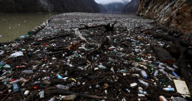 Potpuna katastrofa: Hiljade kubika otpada stiglo do Drine, pukao lanac