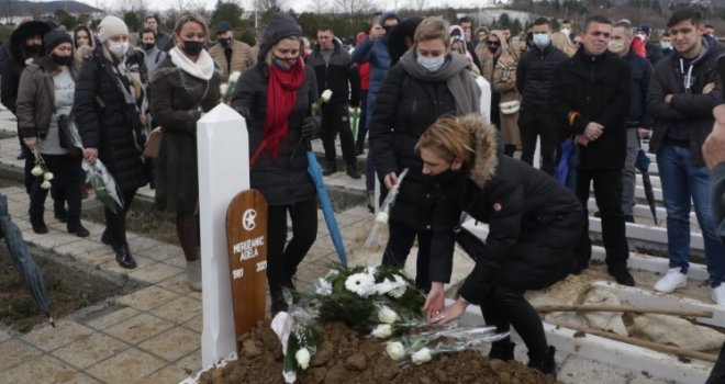 Velika tuga na Vlakovu: Klanjana dženaza Adeli Merdžanić