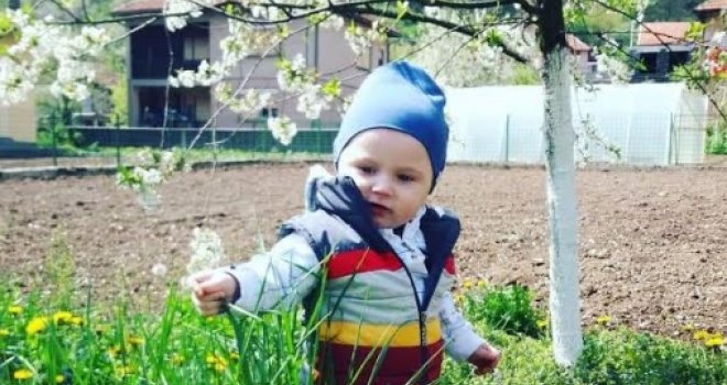 Potrebni implantati za oba uha: Pomozimo dvoipogodišnjem Darisu da prvi put čuje glas svojih roditelja