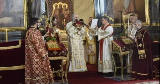Porfirije i zvanično ustoličen: Novi patrijarh SPC primio simbole poglavara