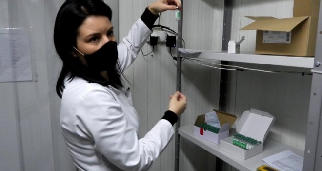 Prve količine vakcina protiv koronavirusa stigle u ZDK: Počinje vakcinisanje zdravstvenih radnika