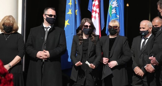 Prodrli ste u privatnost pokojnika, ali i u privatni život njegove obitelji... Poštedite ih medijskog linča!