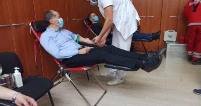 Načelnik Općine Novo Sarajevo Hasan Tanović pridružio se akciji koja spašava ljudske živote - darivanja krvi