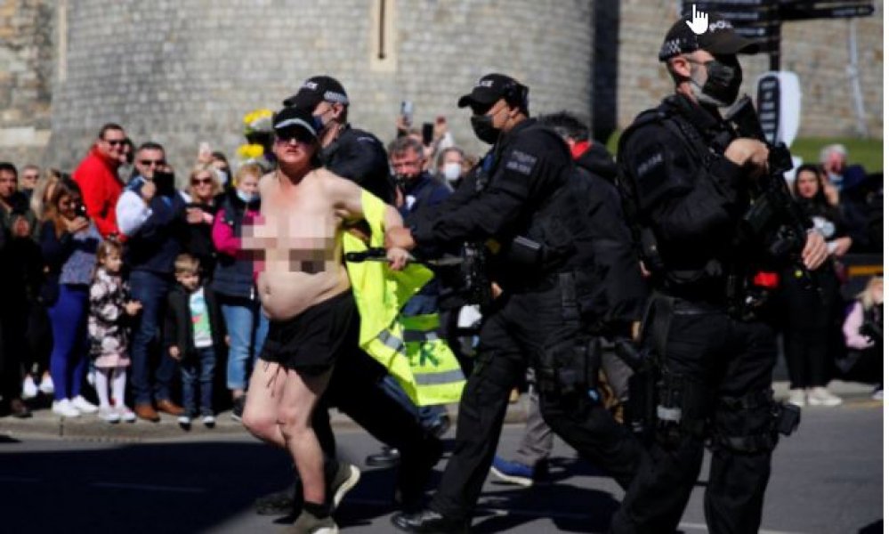 sahrana-princa-filipa-zena-bez-majice