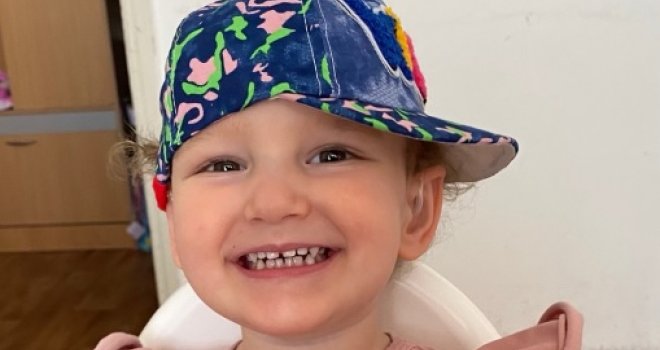 Udruženje Pomozi.ba pokreće apel za malenu Džanu Habul iz Sarajeva koja ne čuje i ne govori