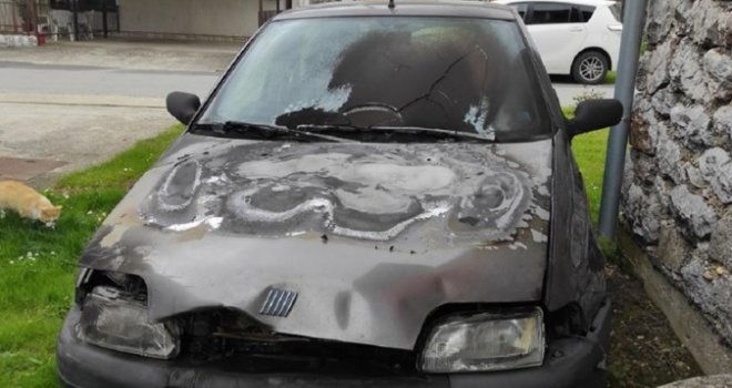 Ženi se zapalio auto jer je stalno vozila u prvoj brzini: 'Polako vozim, oprezna sam...'