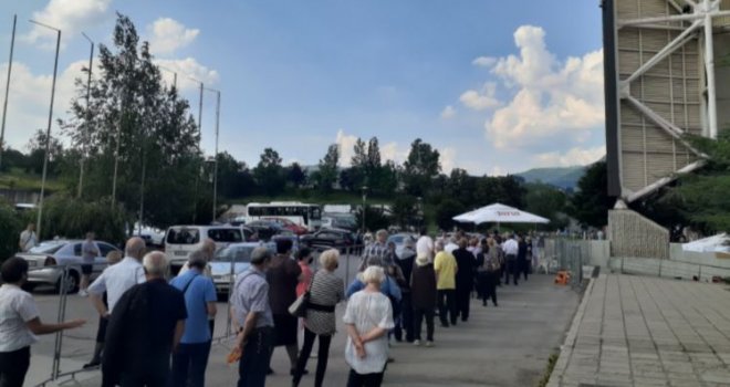 Sve stoji, još traju provjere: Sarajlije još uvijek ne mogu na revakcinaciju Pfizerom