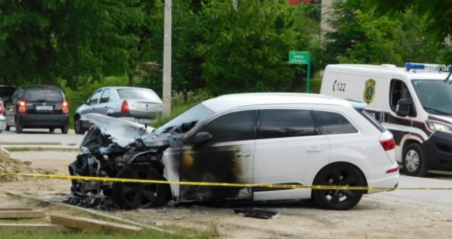 Zapaljen automobil repera Bube Corellija