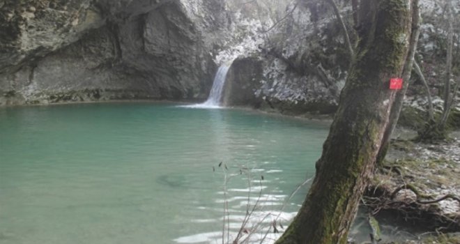 Detalji tragedije u kojoj se utopio mladić iz BiH: 18-godišnjak se pokušavao popeti na stijenu ispod razine vode...