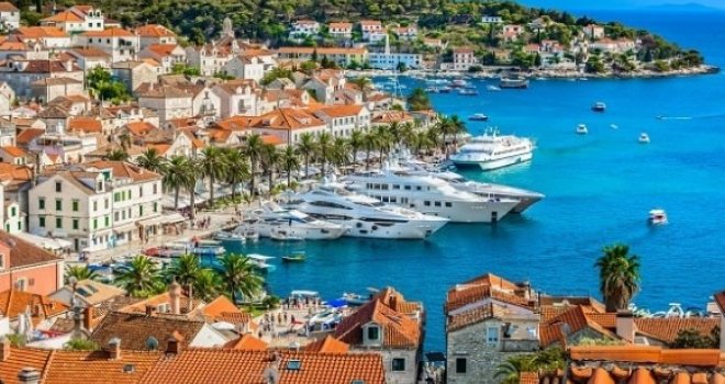 Pronašli su rekordera na Jadranu: Za pizzetu i pivo u turističkom biseru treba dati 'pola plate'! Pogledajte cjenovnike!