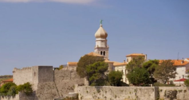 Stravična tragedija na Jadranu: Dijete (11) palo s gradskih zidina na oštre stijene, nije mu bilo pomoći