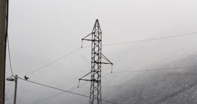 Elektroprivreda BiH: Snježne padavine uzrokovale probleme u snabdijevanju električnom energijom, ekipe na terenu
