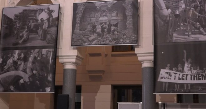 Izložbom ratnih fotografija Paula Lowea u Vijećnici, počelo obilježavanje 30. godišnjice opsade Sarajeva