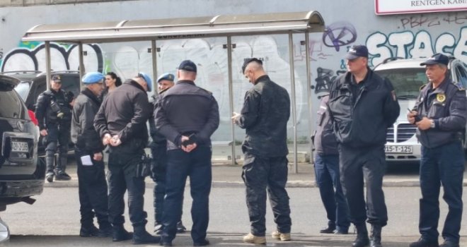 Jake policijske snage osiguravaju skupove u centru Sarajeva, blokiran saobraćaj