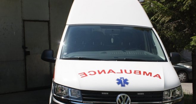 Nakon što je proglašena van životne opasnosti: Preminula djevojčica koja je pala sa zgrade u Mostaru