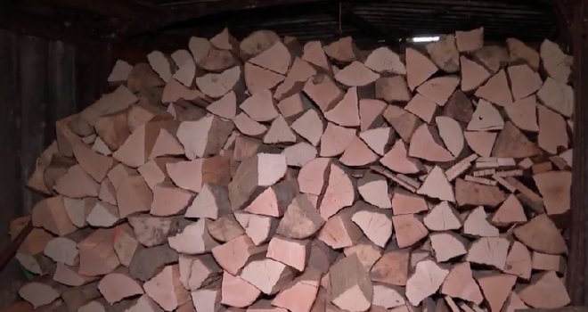 Stručnjak ponudio odgovor: Znate li koje drvo za ogrjev gori najduže?