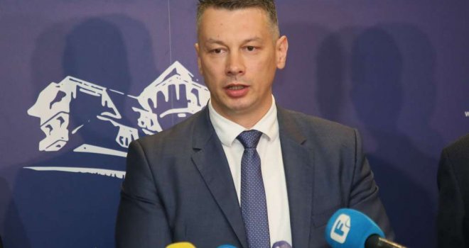 Nešićevi ministarski dani odbrojani: Za smjenu osigurana većina u oba doma PSBiH