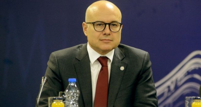 Prvi koji odlazi pod pritiskom studentskih nemira? Premijer Srbije Miloš Vučević podnosi ostavku