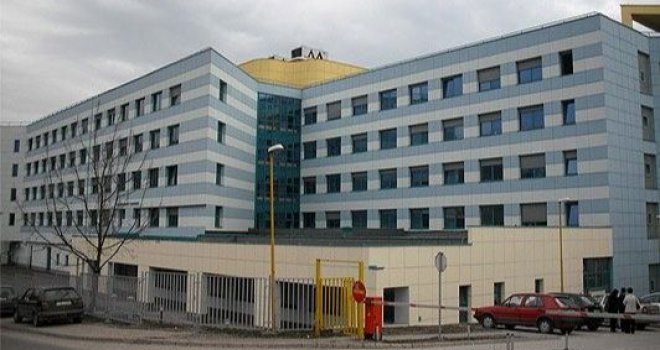 Oglasili se sa UKC-a: Ranjeni policajac operisan, napadač na respiratoru