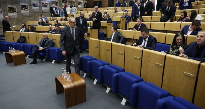 Jednokratna pomoć penzionerima opet na dugom štapu: O rebalansu budžeta FBiH tek 27. novembra? 