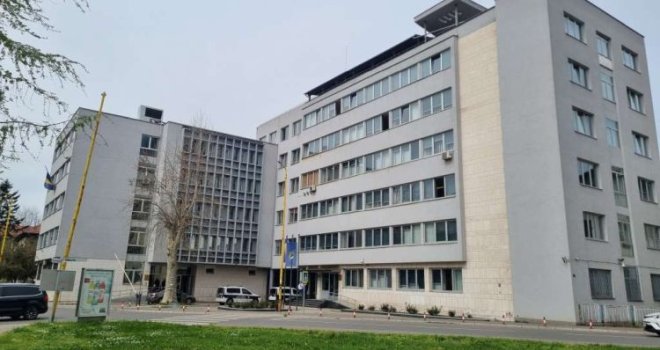 Obdukcija otkrila uzroke smrti dvije žene iz Tuzle: Kćerka zadavljena, majka se otrovala tabletama
