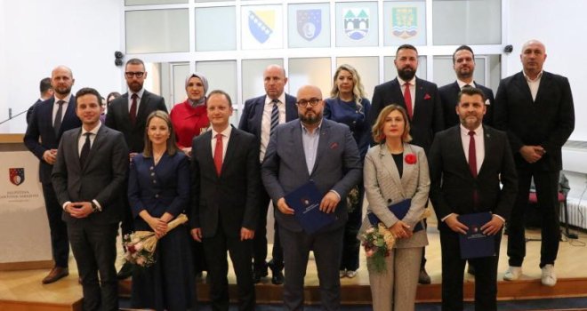Pala cijela Vlada KS?! Nihad Uk stavio mandat na raspolaganje, već se priča i ko bi mogao biti novi premijer 
