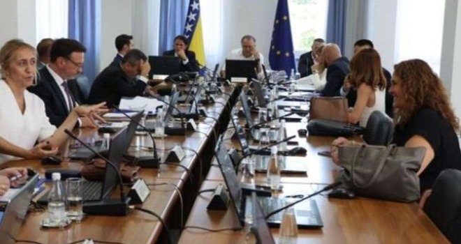 Šta je razlog: Vlada povukla odluku o privremenom finansiranju... Budžet za 2025. ide u proceduru?