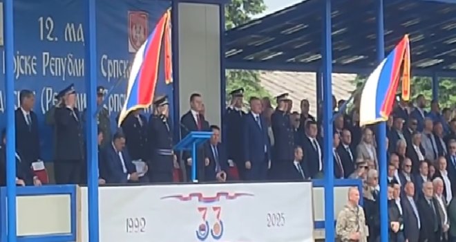 Sramotan potez: Dodik sjedio tokom intoniranje himne BiH