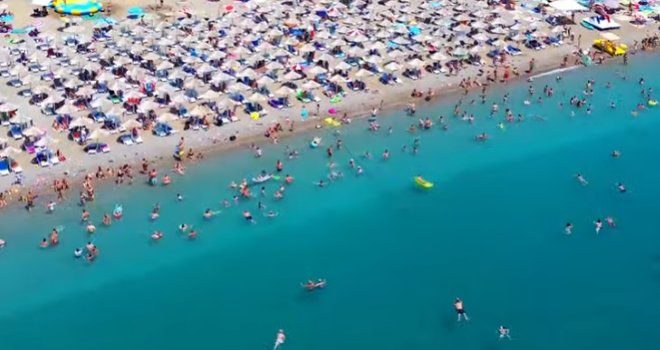  Za svačiji džep: Jedna plaža u Crnoj Gori se izdvaja po pristupačnim cijenama, zabilježene gužve