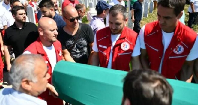 Tuga do neba: Klanjana dženaza doktorici Aidi Softić koja je poginula u nesreći kod Foče