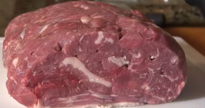 Mesari masno zarađuju na ovom mesu, a zgrozit će vas kada vidite što vam zapravo uvaljuju