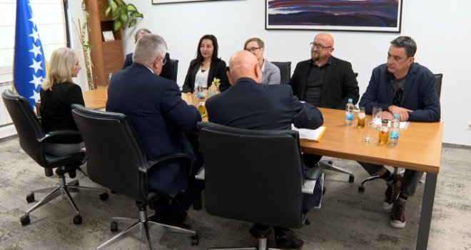 Bakir Hadžiomerović i članovi UO RTVFBiH na sastanku sa vodstvom PD Parlamenta FBiH, evo o čemu se razgovaralo 