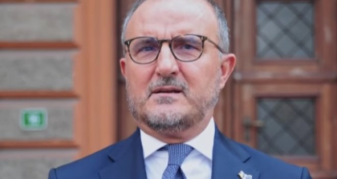 Kolumna šefa Delegacije EU i specijalnog predstavnika EU u BiH: Novca ima, ali bh. vlasti... 