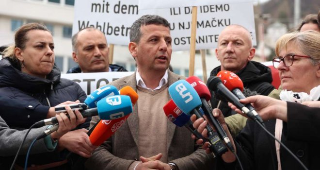 Vukanović: 'Dodik se zamjerio Vučiću, ali Vučić ga može uništiti za sekundu'