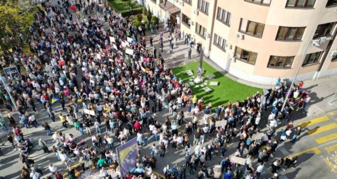 Građani Tuzle izašli na ulice: 'Vjerovati policiji, nažalost, odavno više nije moguće!'