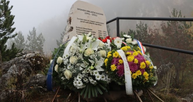 'Oni nisu stradali, ovdje su pobijeni nevini ljudi': Delegacija KS odala počast sugrađanima ubijenim na Kazanima