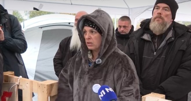 Štrajkuje glađu i ne posustaje: Dijana Hrka, majka čiji je sin stradao u padu nadstrešnice, odbila sastanak sa Vučićem