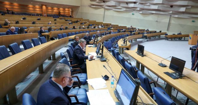 Usvojen Budžet od 1,5 milijardi KM, uključena i jednokratna pomoć od 1.000 KM za zaposlenike u državnim institucijama