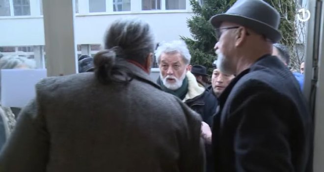 Napolje, napolje – skandiraju likovni umjetnici  sekretaru ULUBiH Denisu Jeini