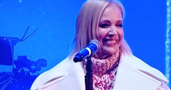 Ledena novogodišnja noć: Jelena Rozga zapjevala 'Bižuteriju' pa Sarajlije uvela u 2026...