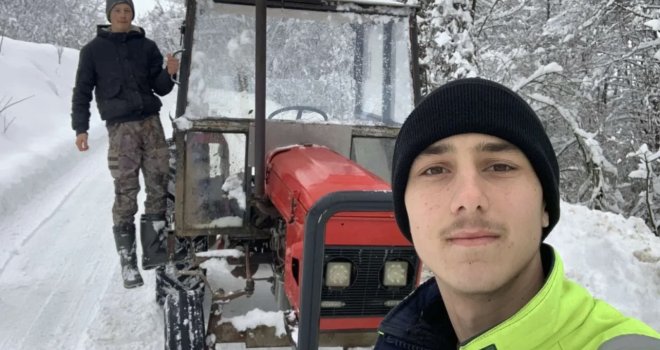 Bravo, omladino: Almedin i Nikola krenuli od vrata do vrata i čistili snijeg svojim komšijama