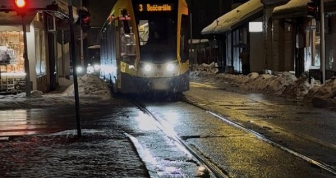 Vozač tramvaja o incidentu u centru Sarajeva: 'Nije tačno da sam se udaljio s mjesta događaja'