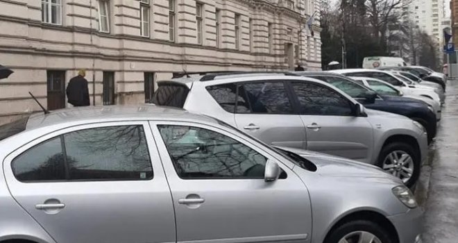 Propao i drugi pokušaj, tender ponovo poništen: Niko neće da servisira i održava vozni park Vlade KS?! 