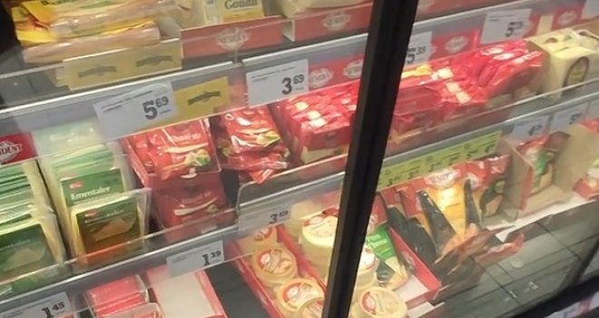 Marketi puni lažnog sira: Na polici je s pravim sirom, a s njim nema veze